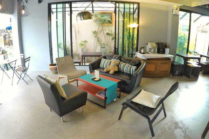 Entrance & Lobby