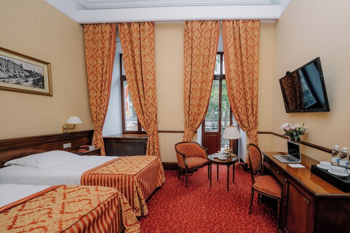 Room 18 of 85