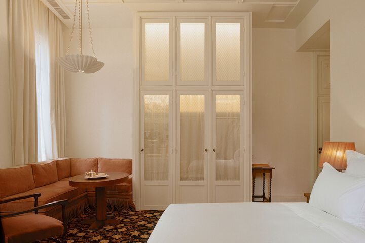 Room 33 of 61
