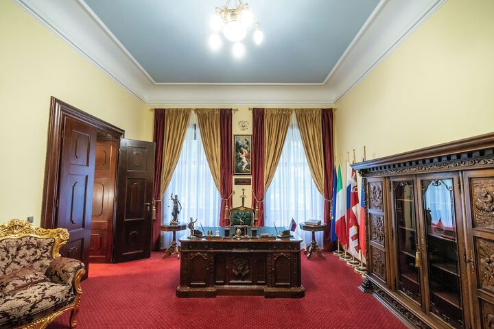 Room 19 of 35