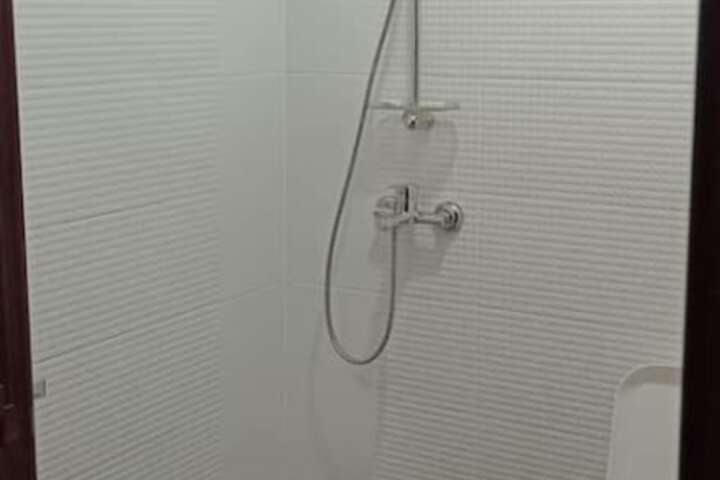 Room 6 of 14