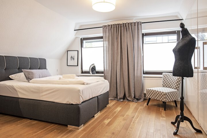 Room 9 of 26