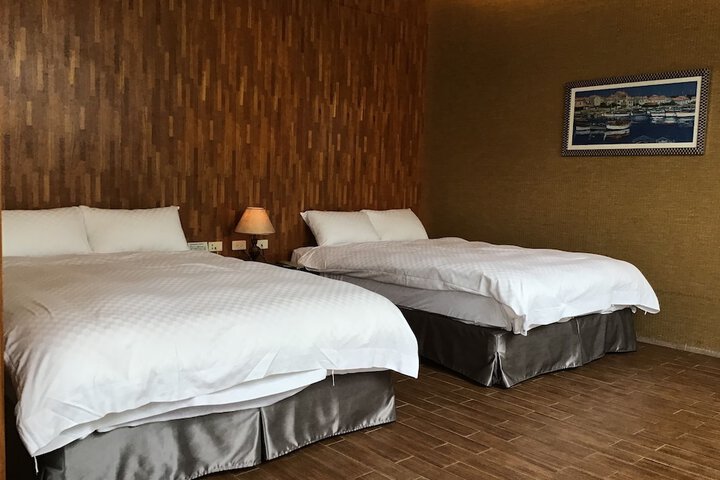 Room 4 of 33