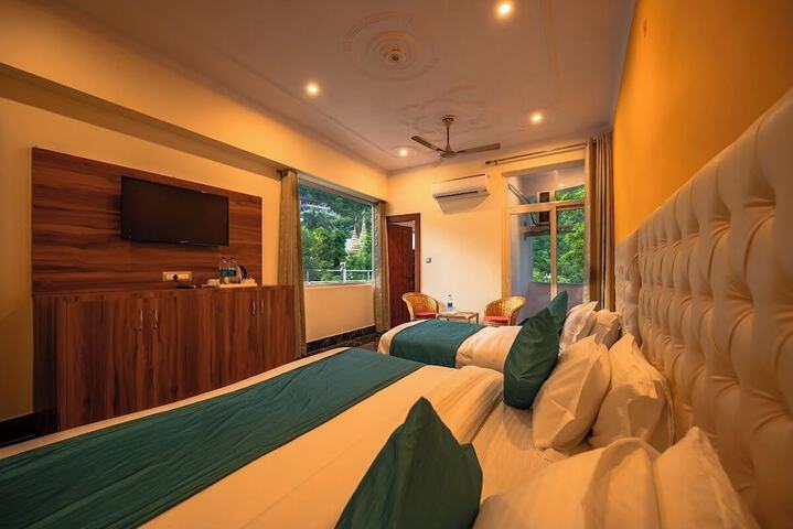 Room 2 of 31
