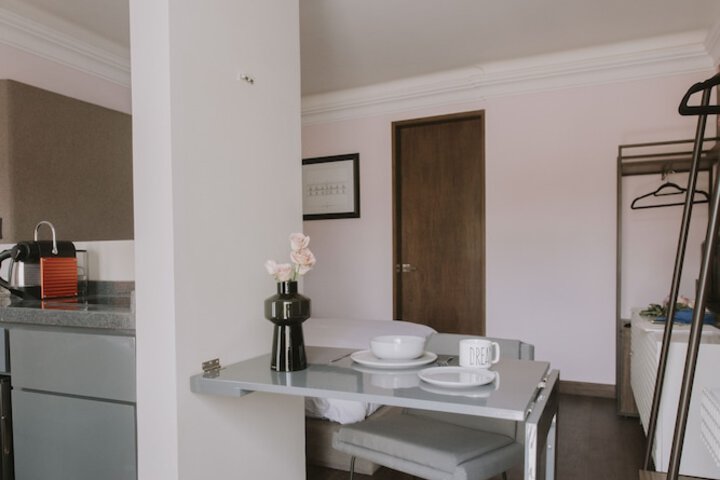 Room 10 of 18