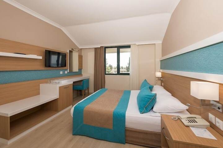 Room 2 of 39