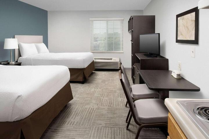 Double Accessible Queen Size Bed (3 of 10)