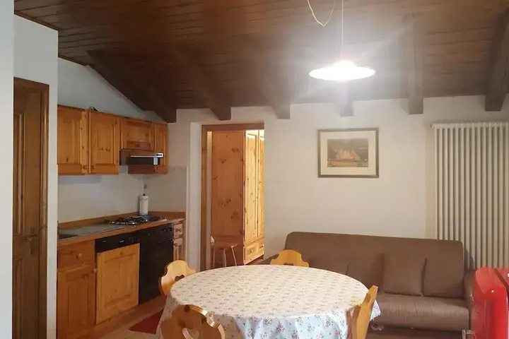 Room 6 of 11