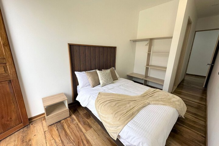 Room 6 of 19