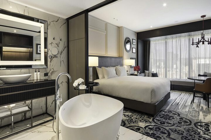 Room 10 of 122