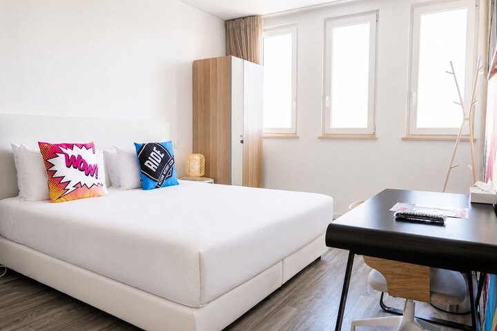 Room 12 of 65