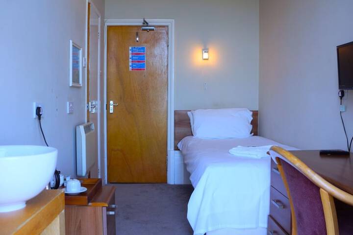 Room 107 of 162