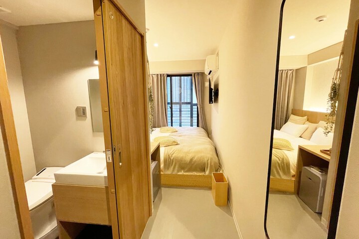 Room 9 of 18