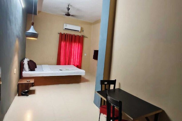 Room 10 of 83