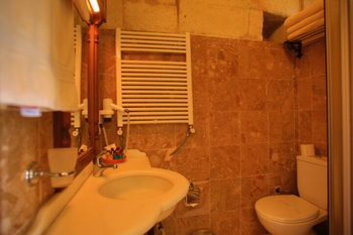 Room 12 of 127