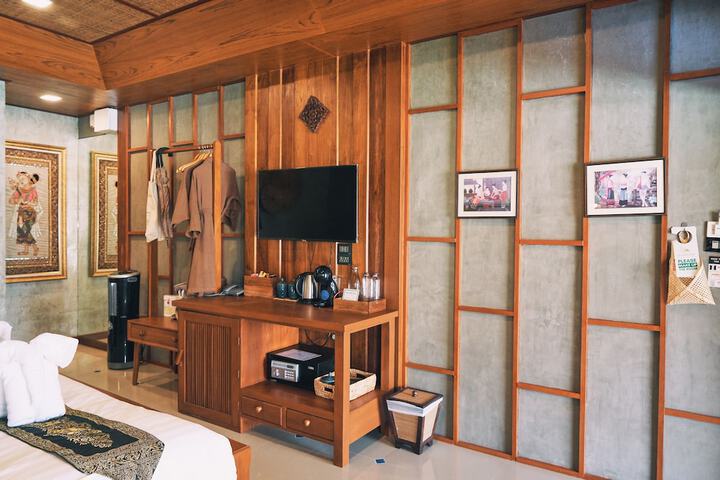 Room 9 of 105