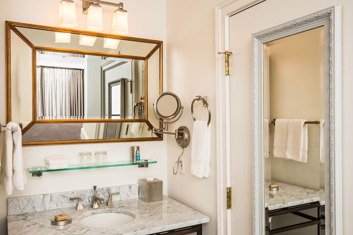 Bathroom sink