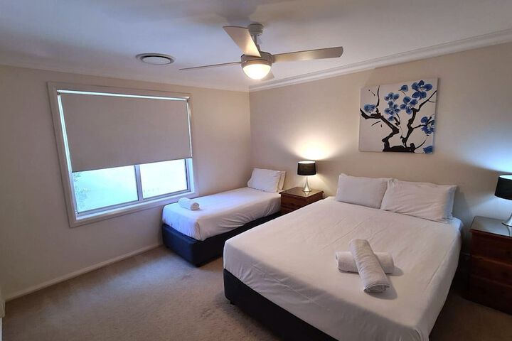 Room 5 of 98