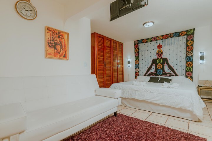 Room 42 of 80