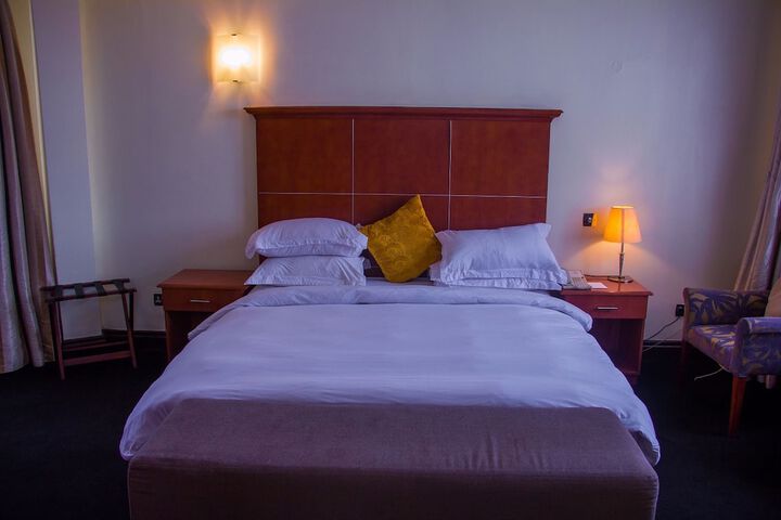 Room 13 of 115