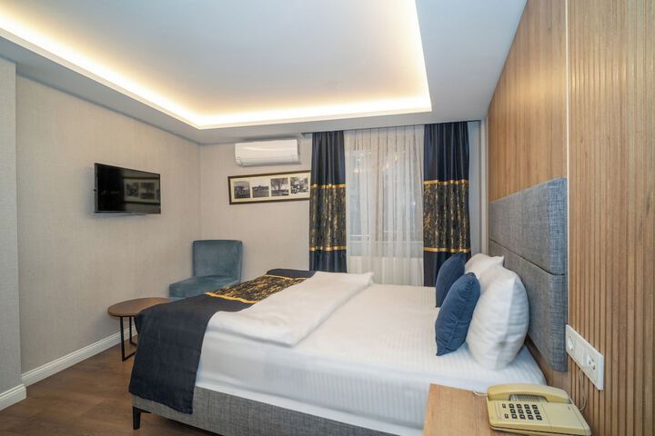 Room 8 of 38
