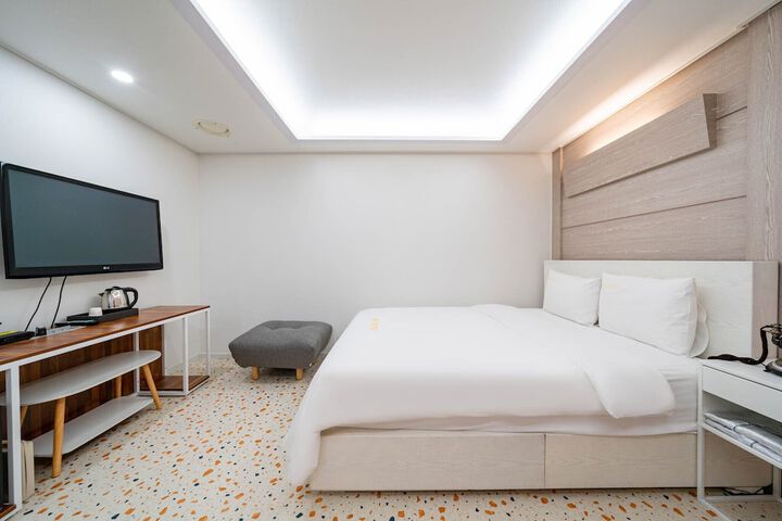 Room 20 of 37