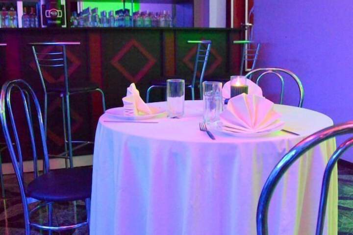 Dining 30 of 48