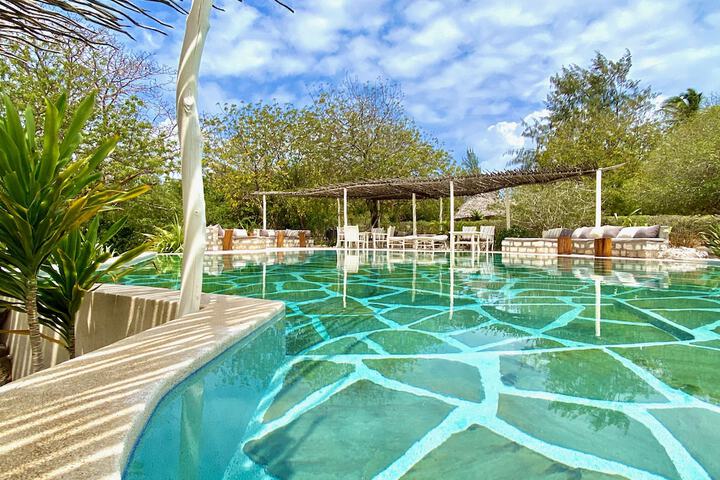 Pool 172 of 266