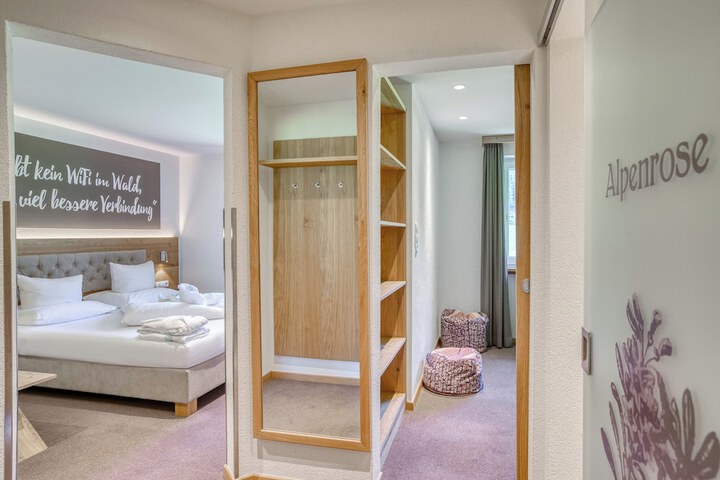 Room 27 of 172