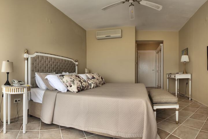 Room 3 of 48