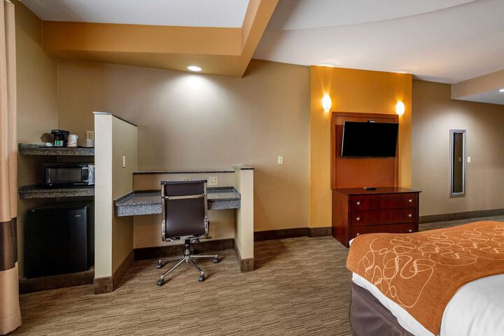 1 King Bed Suite (2 of 23)