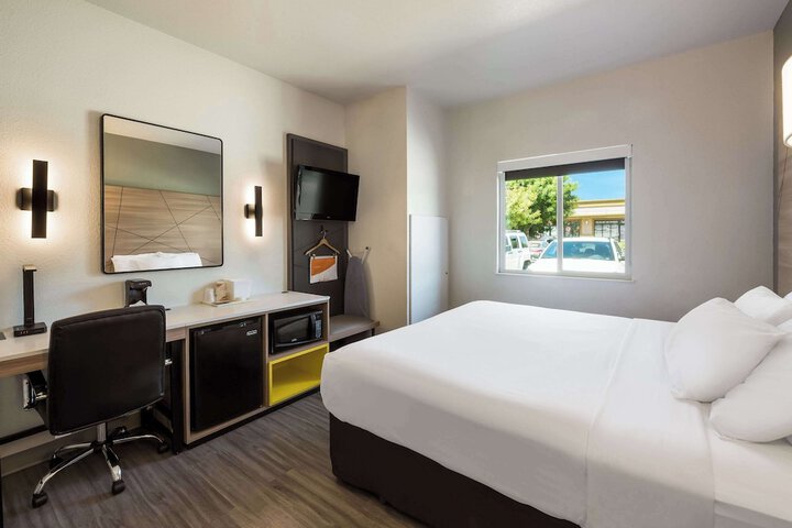 1 King Bed (9 of 15)
