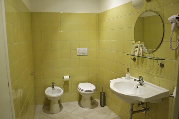 Room 25 of 36