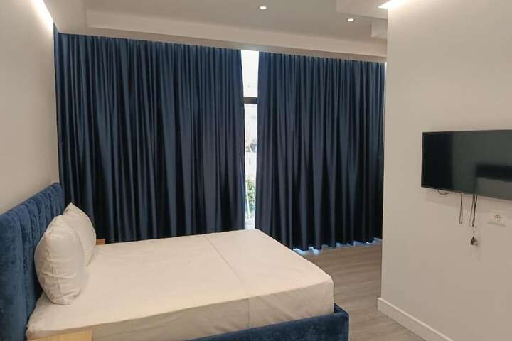 Room 5 of 13