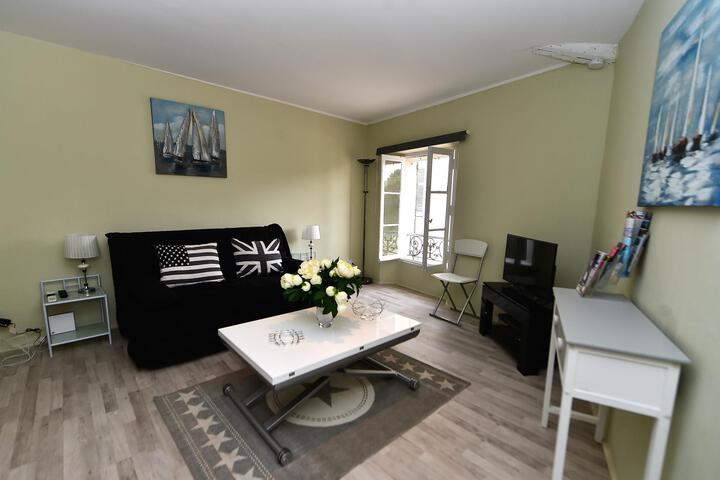 Brand new studio Old town