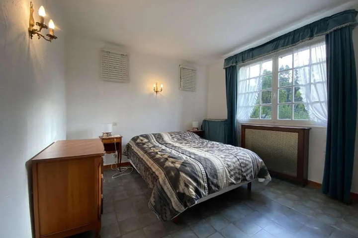 Room 2 of 7
