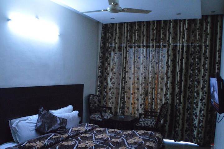 Room 32 of 59