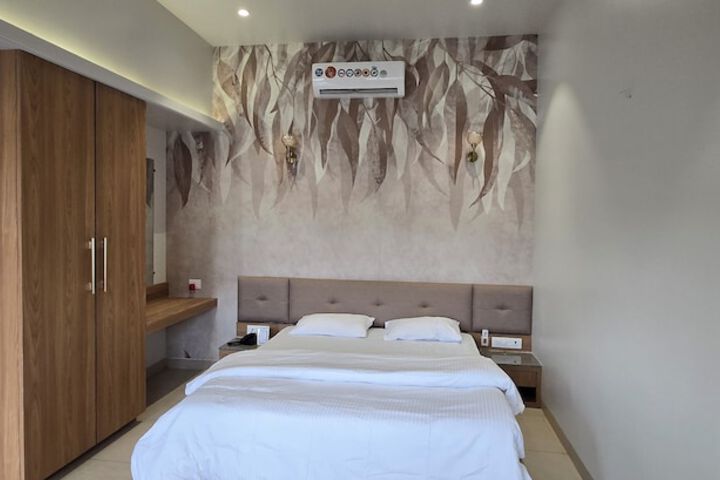 Room 2 of 65