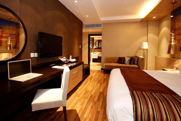 Room 25 of 47