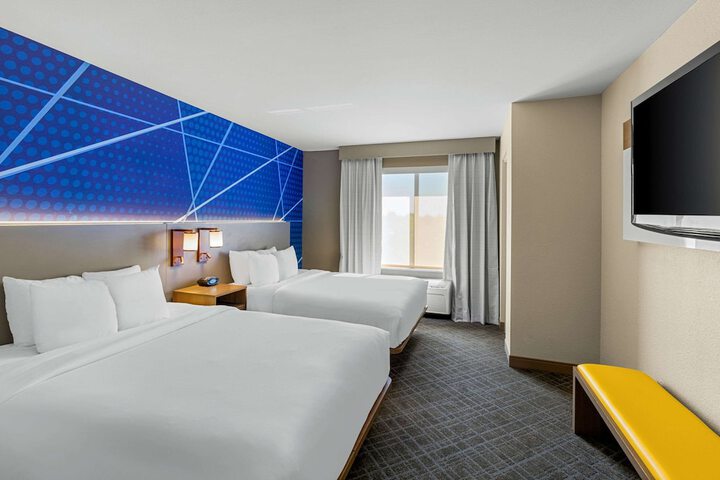 1 King Bed Suite Accessible (4 of 14)