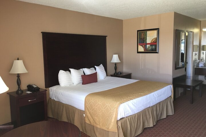 1 King Bed (10 of 10)