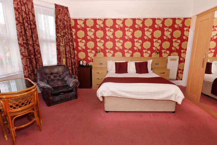 Room 6 of 44