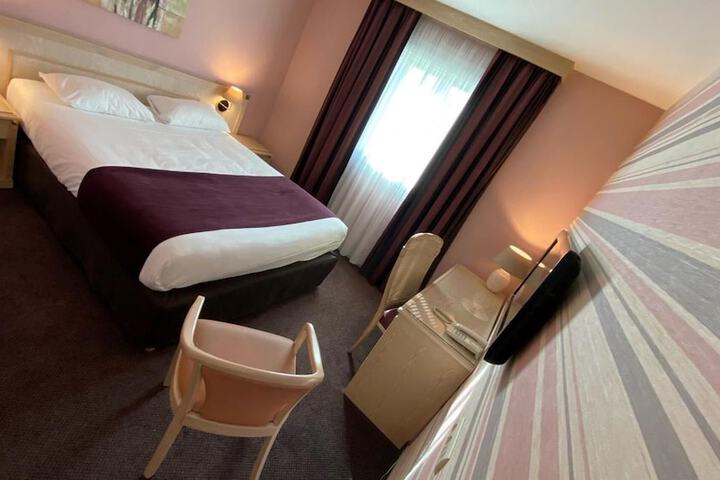 Room 16 of 36