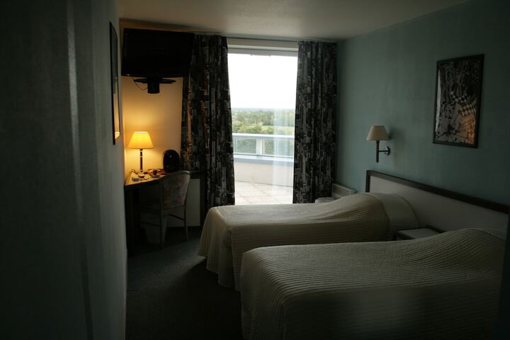 Room 12 of 19