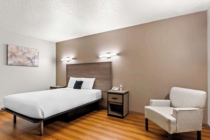Queen Bed Accessible (4 of 13)