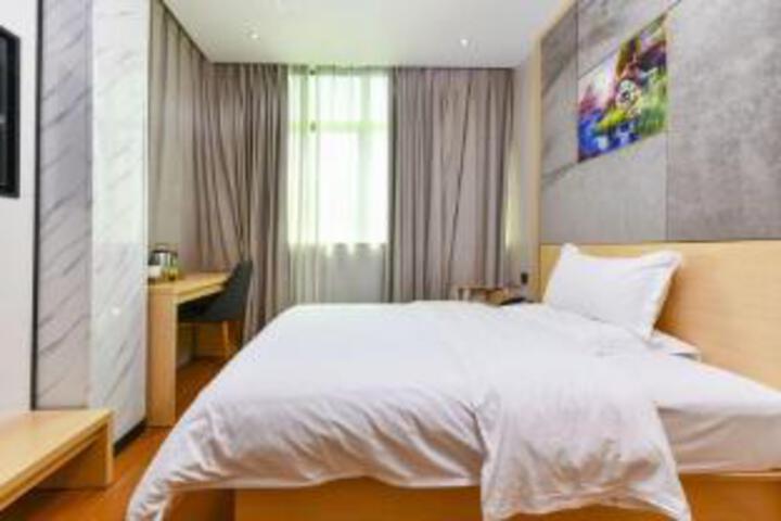 Room 5 of 6