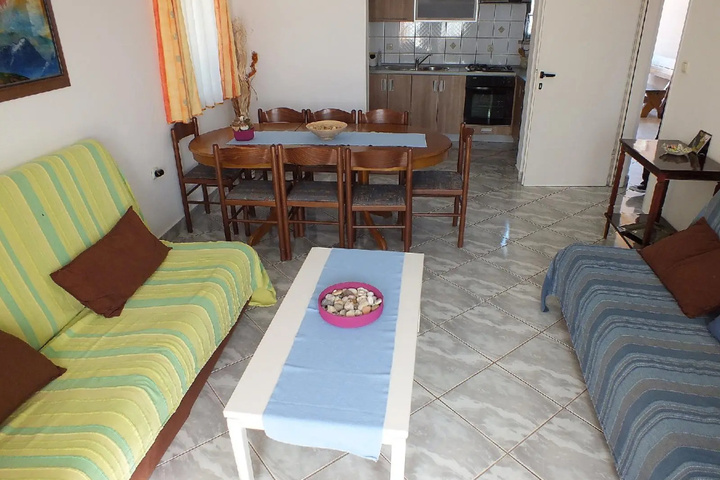 Room 5 of 9