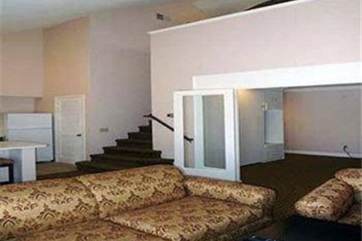 Suite 3 of 12