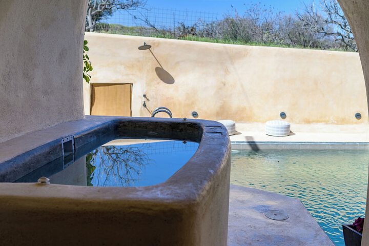 Pool 44 of 102