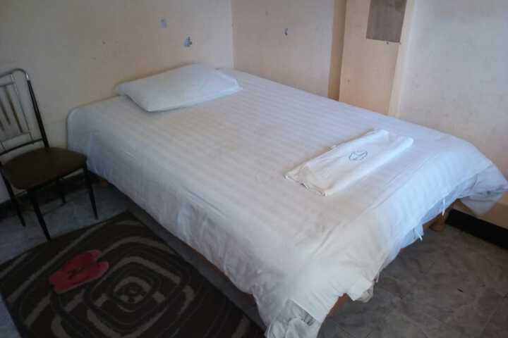 Room 6 of 13